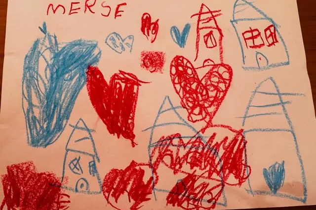 Els petits de casa · Els seus dibuixos alegren el centre